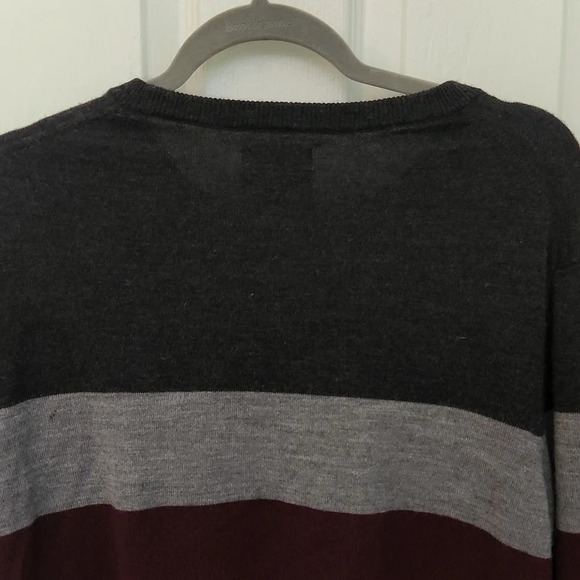Apt 9 Burgundy & Grey Sweater - Picture 9 of 12